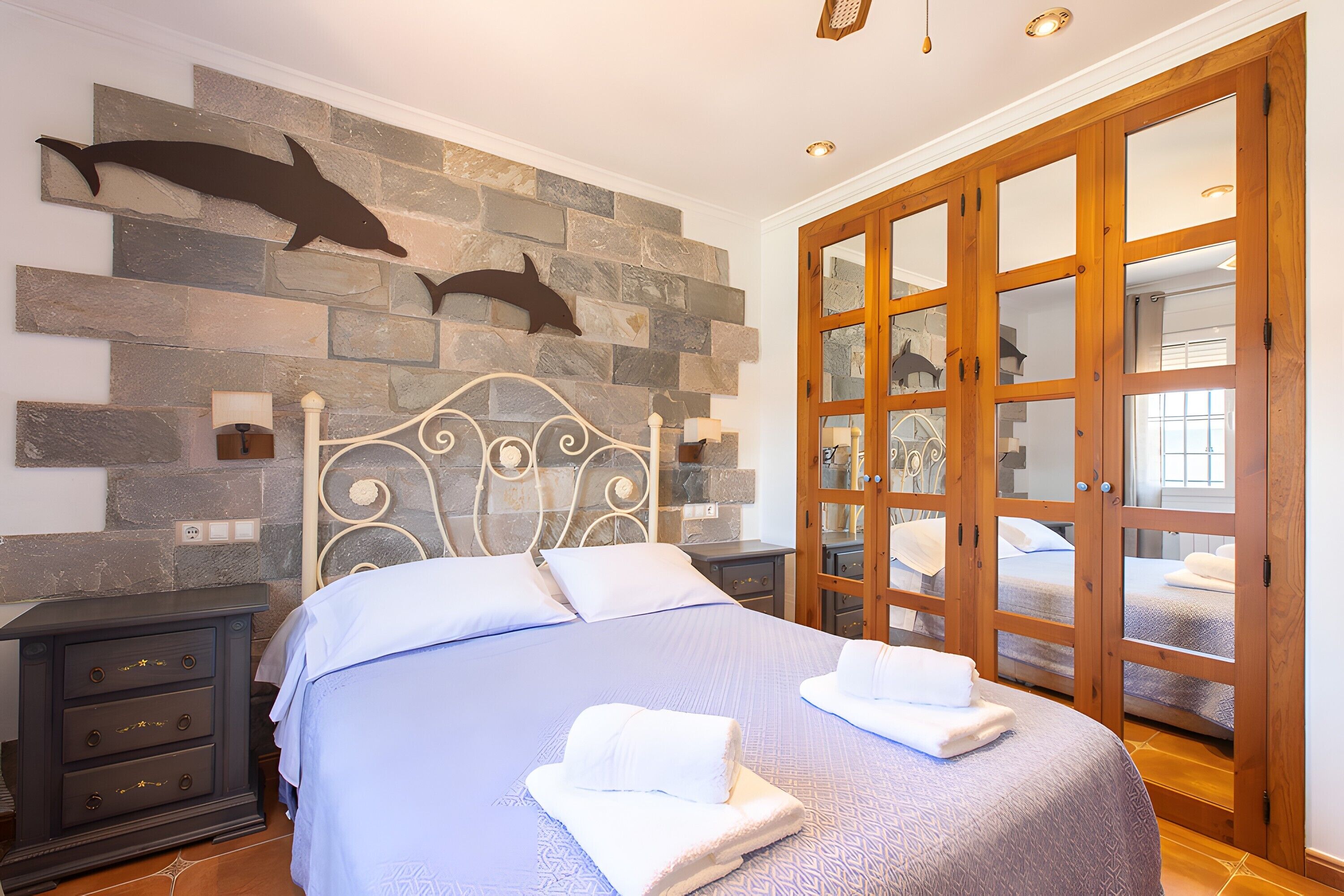 Iron/ironing board, WiFi, bed sheets