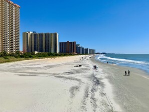 Beach - Luxury ocean view 2-bedroom condo in Royale Palms Myrtle Beach - kingston Resort (Myrtle Beach)