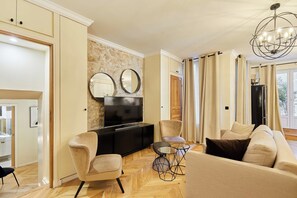 Apartment | Living room - Amazing 3-bedroom Apartment - Center of Paris (Paris)
