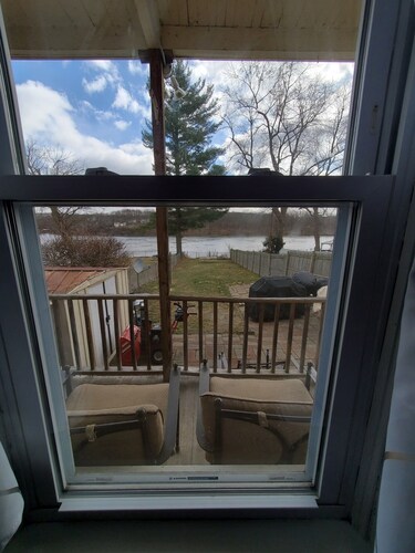 Waterford 2 family whole home with river views