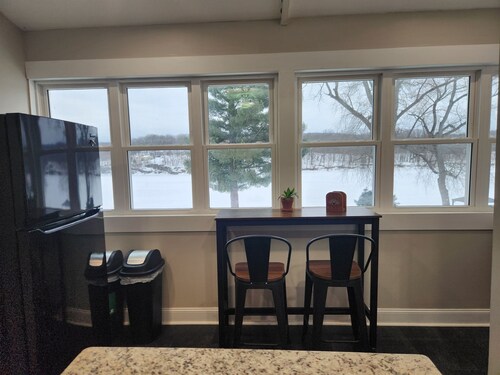 Waterford 2 family whole home with river views