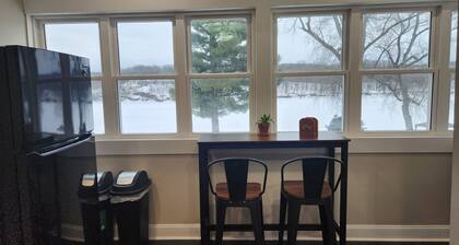 Waterford 2 family whole home with river views