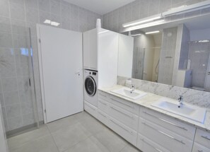 House | Bathroom - Holiday Villa With Sauna, Right on the Beach (Ustronie Morskie)