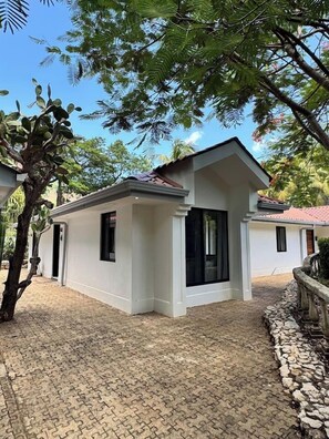 Exterior - Private 2 Bedroom Home w/ Pool Near Playa del Coco (Coco)