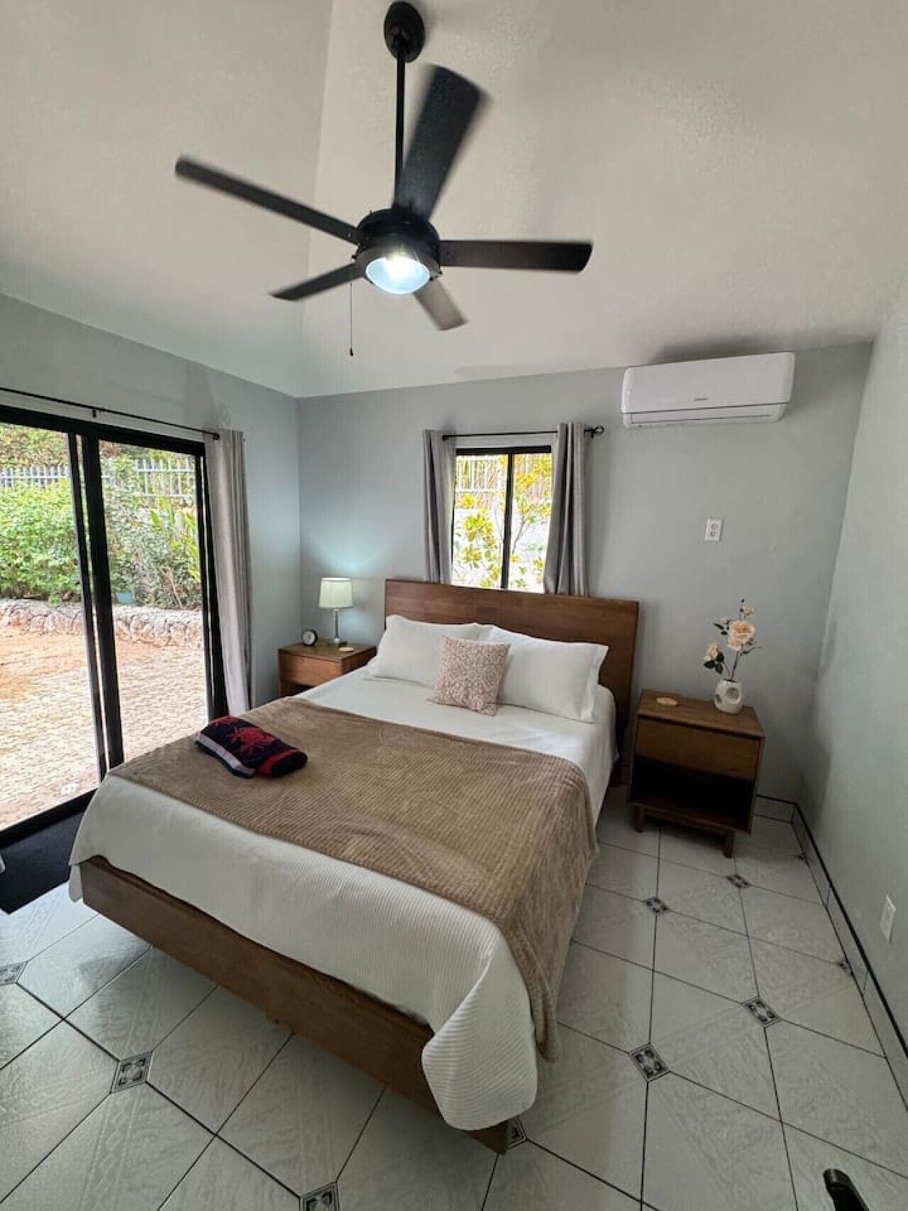 2 bedrooms, iron/ironing board, free WiFi
