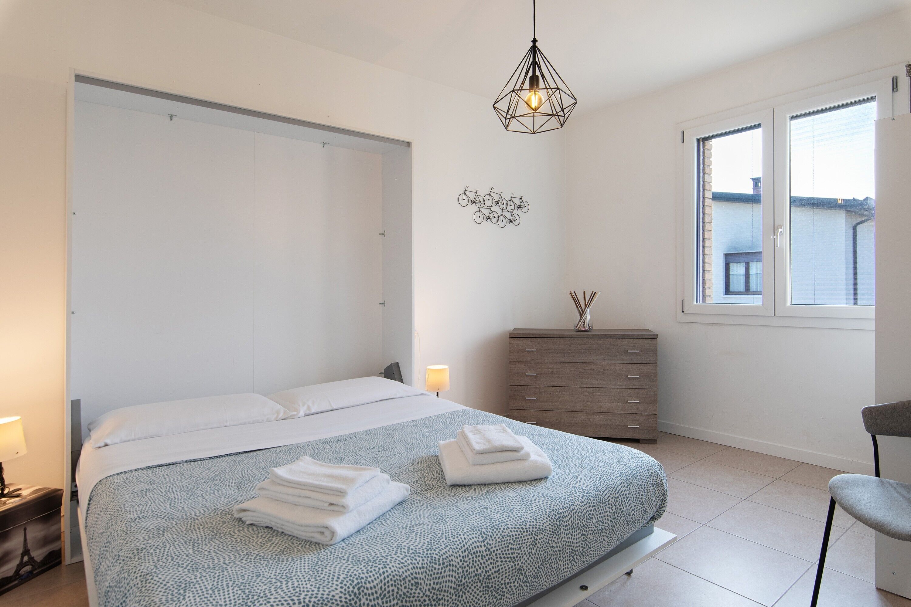 Iron/ironing board, WiFi, bed sheets