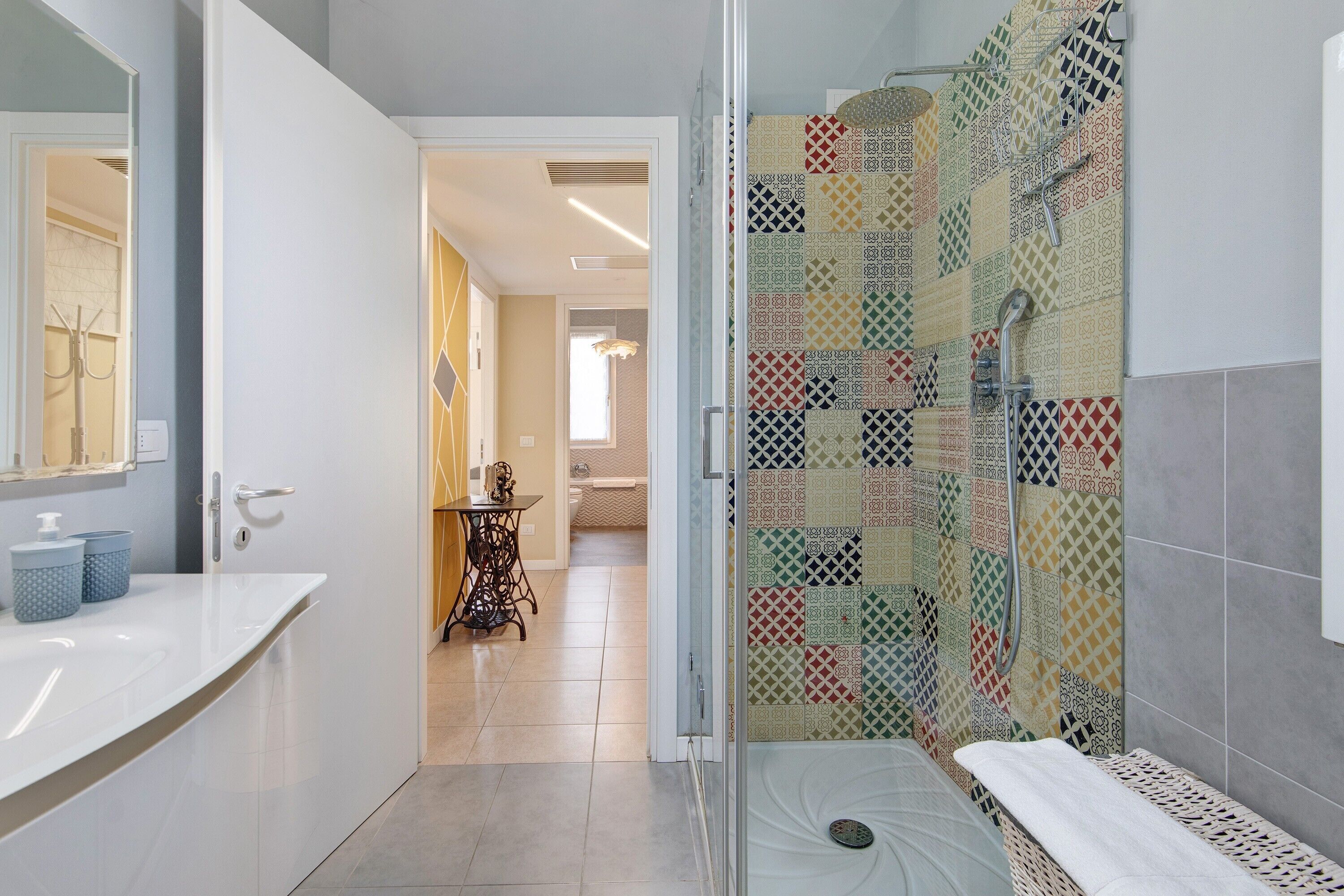 Dusche, Haartrockner, Handtücher