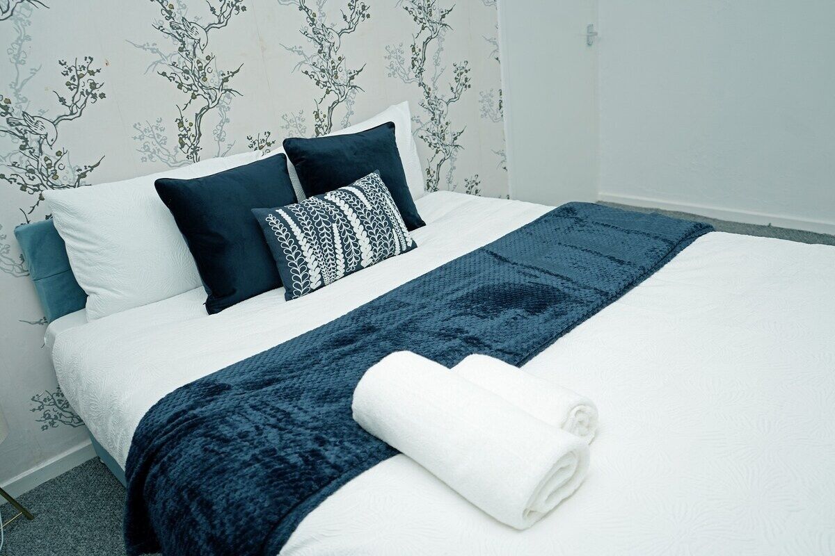 3 bedrooms, iron/ironing board, free WiFi, bed sheets