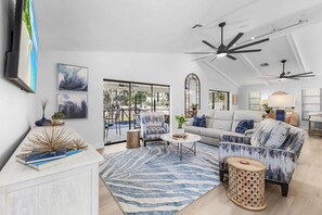 TV - Chardonnay Beach Escape, Naples, Florida (Naples)