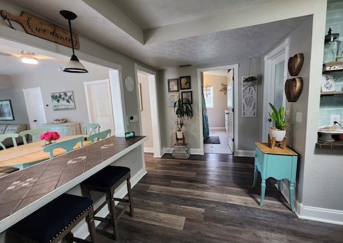 3-bedroom house with large pool