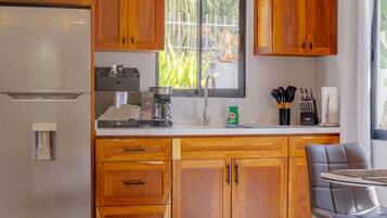 Fridge, microwave, oven, coffee/tea maker