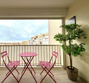 Outdoor dining - Les Saladelles 1 chambre climatisé 4 pers proche plage tout à pied (Le Grau-du-Roi)