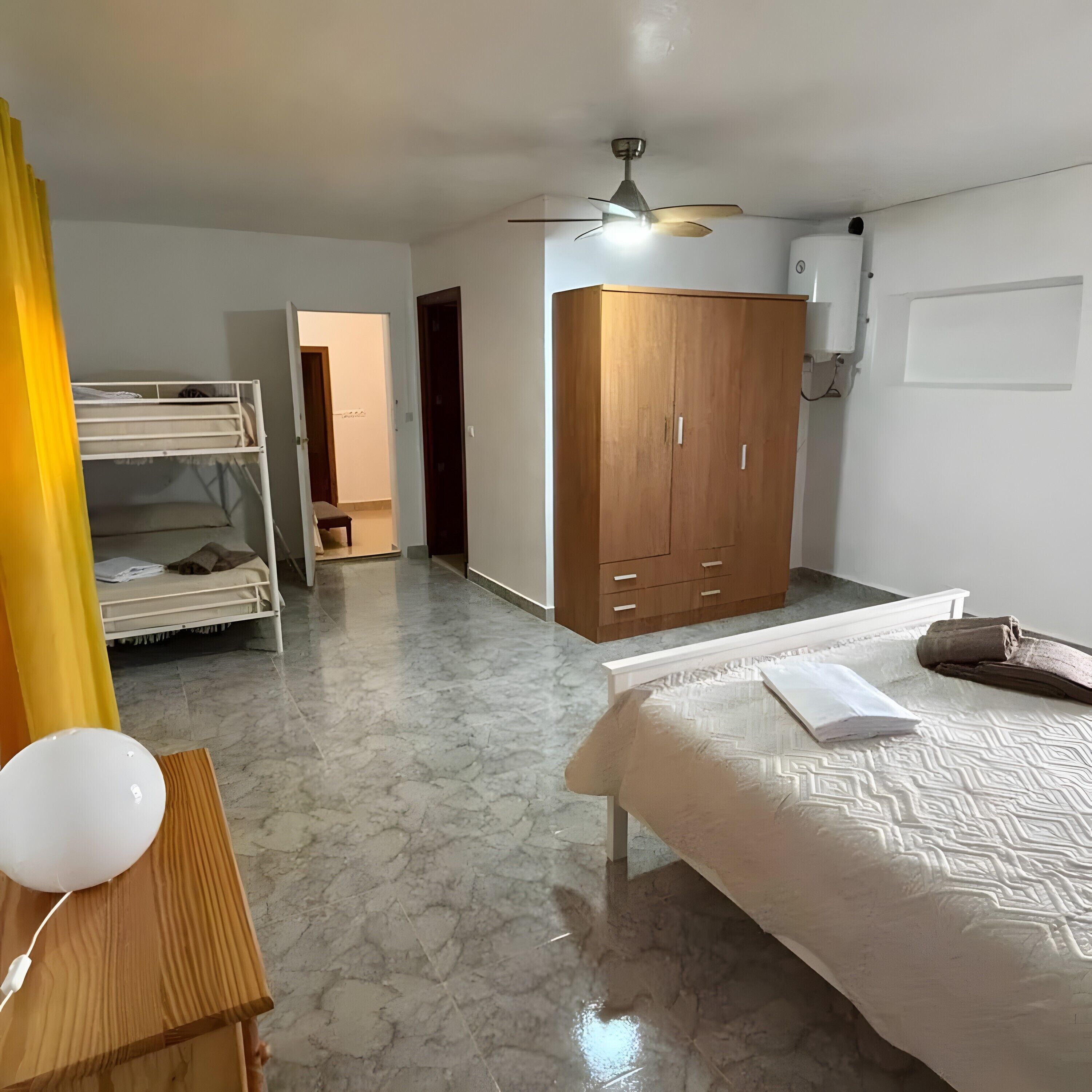 Iron/ironing board, WiFi, bed sheets