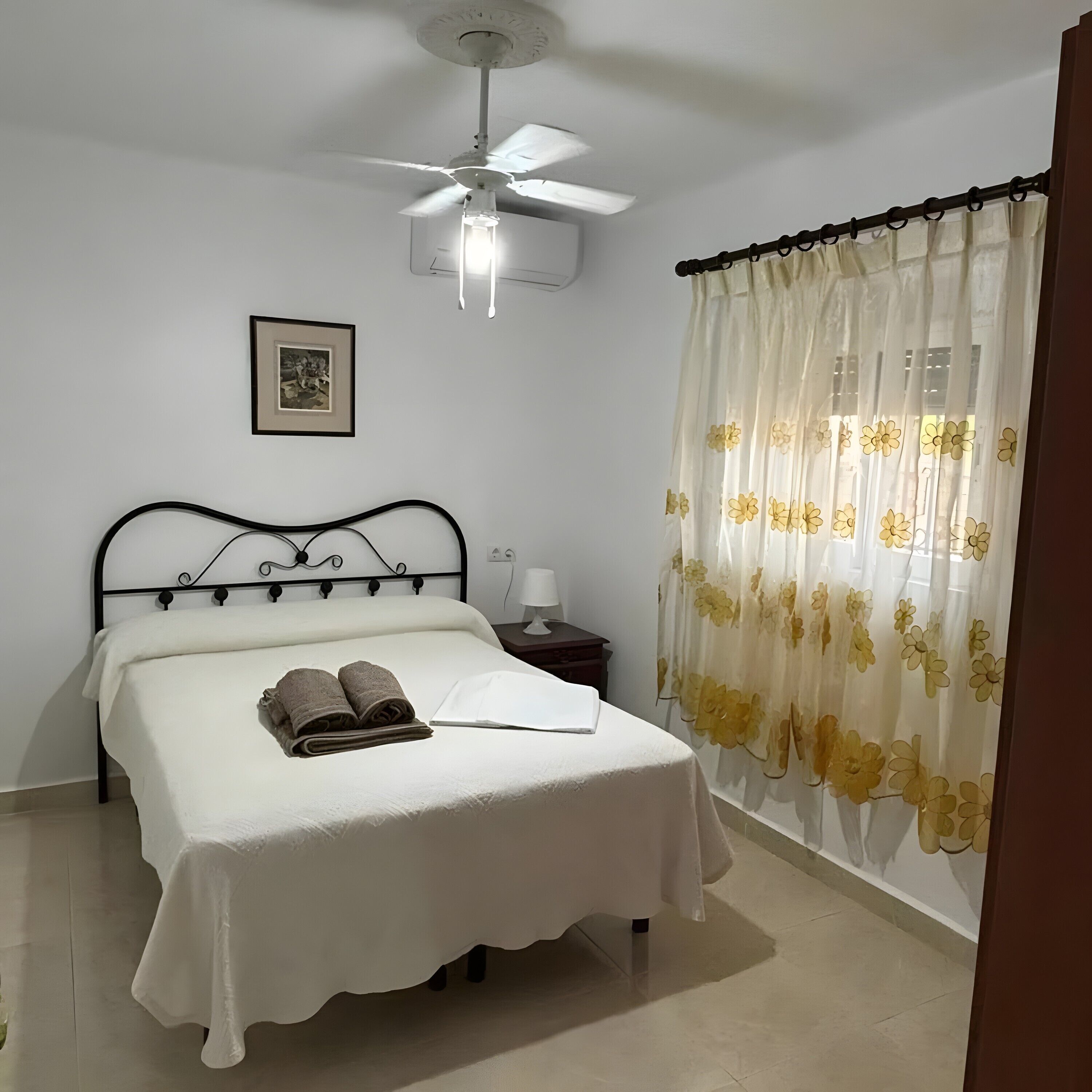 Ferros/tábuas de passar roupa, Wi-Fi, roupa de cama