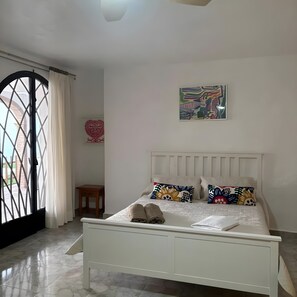 7 chambres, fer et planche à repasser, Wi-Fi, draps fournis