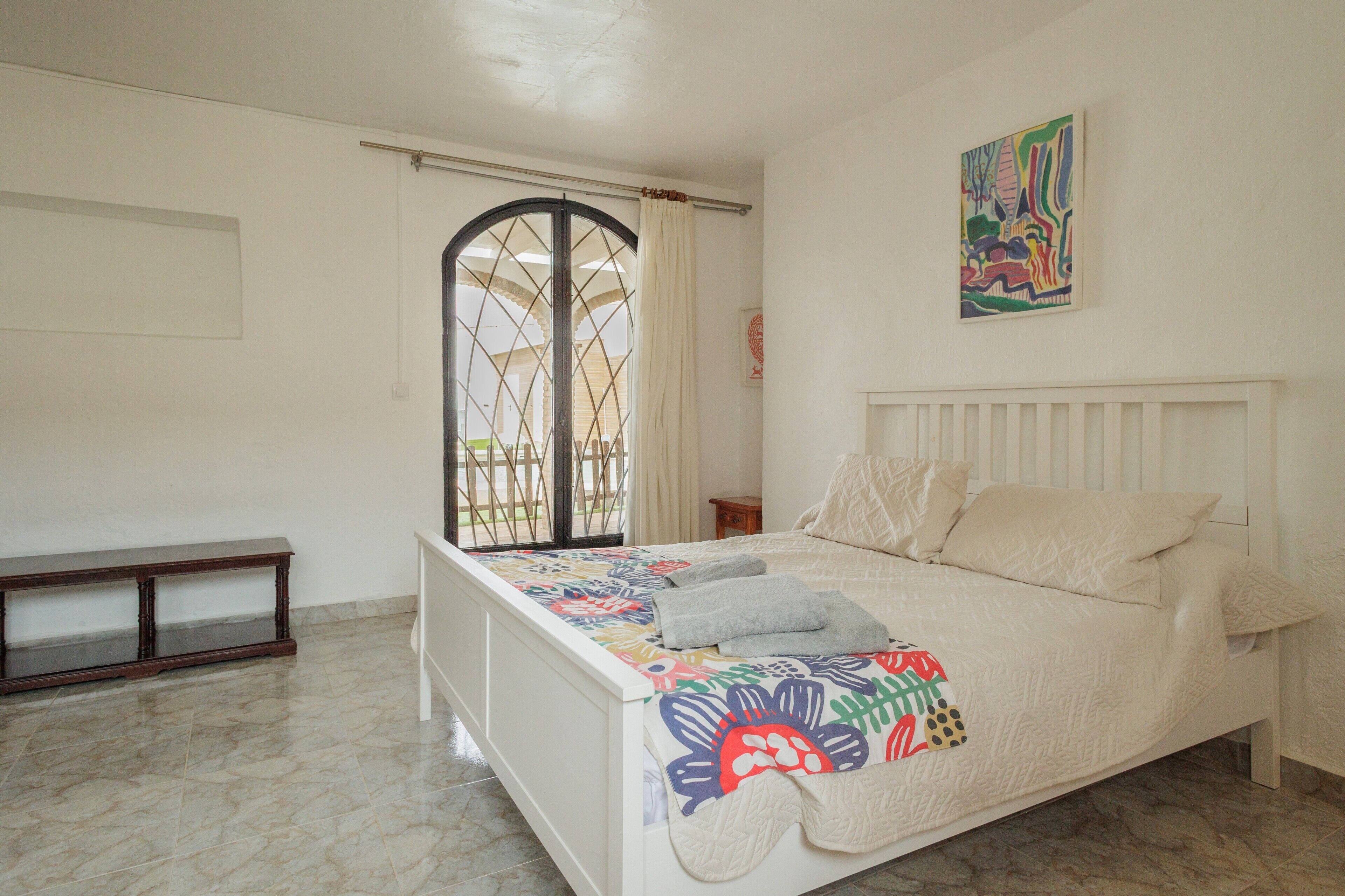 7 habitaciones, tabla de planchar con plancha, wifi y ropa de cama 
