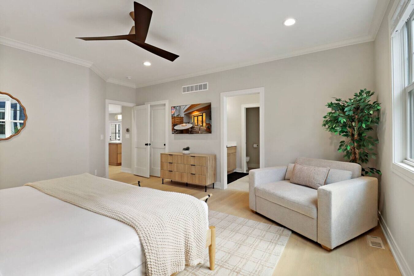 3 bedrooms, desk, iron/ironing board, WiFi