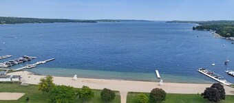 New 1st Story Luxe Condo in Fontana-on-Geneva Lake