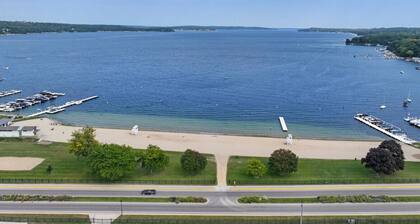 New 1st Story Luxe Condo in Fontana-on-Geneva Lake