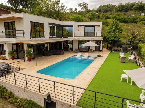 Modern country house in Sopetran, Antioquia.