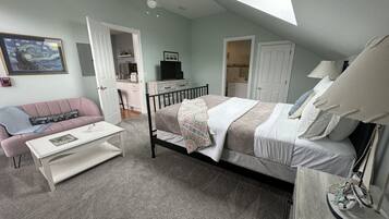 Desk, iron/ironing board, WiFi, bed sheets