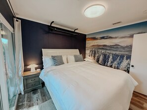 4 bedrooms, in-room safe, desk, iron/ironing board