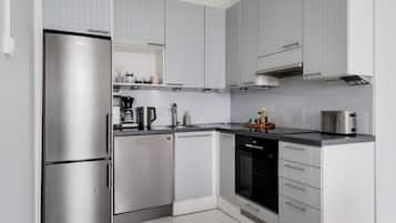 Jääkaappi, uuni, liesi, astianpesukone