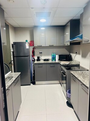 Private kitchen - 5 Minute Walk to the Beach! (Muscat)