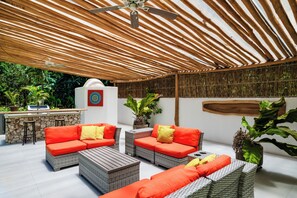 Terrace/patio - Buendía Lux - Mango Continued. Stunning 2 bedroom suite with pool near the beach. (Potrero)