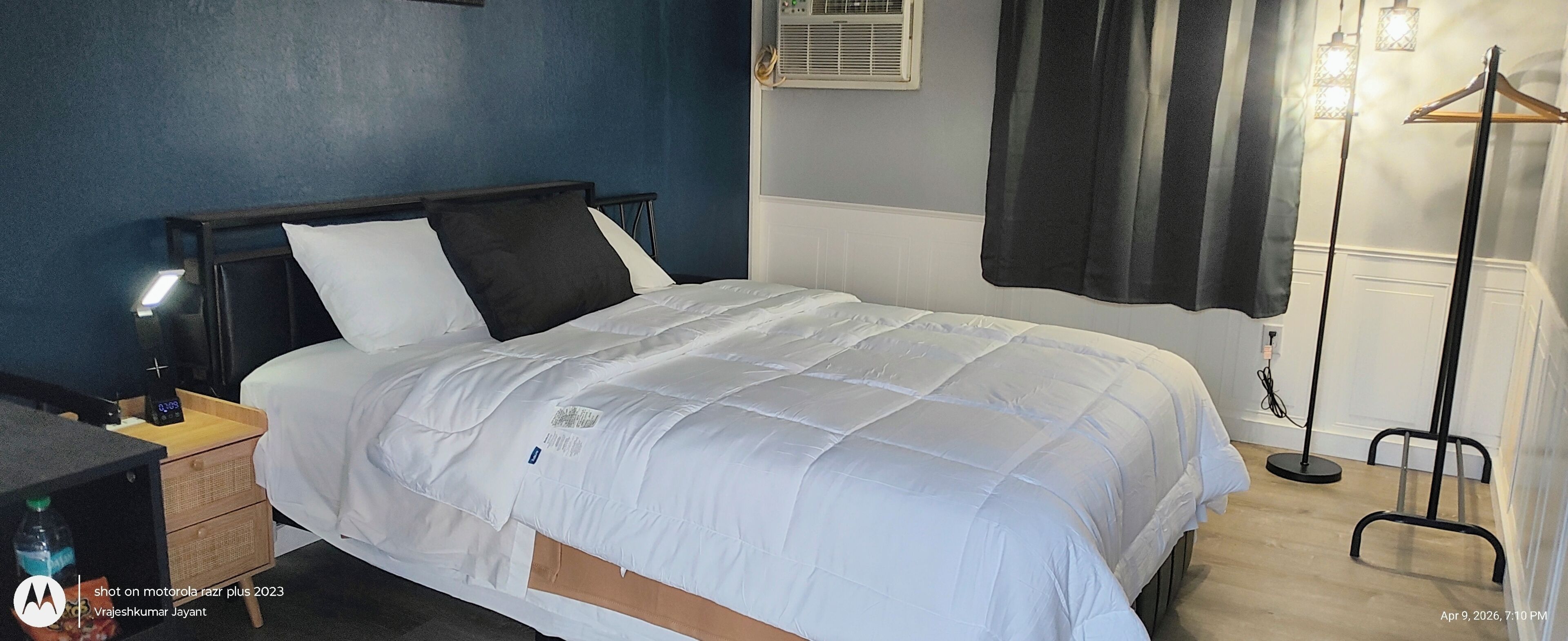 ベーシック ルーム | エジプト綿のシーツ、高級寝具、羽毛の掛け布団、ピロートップベッド