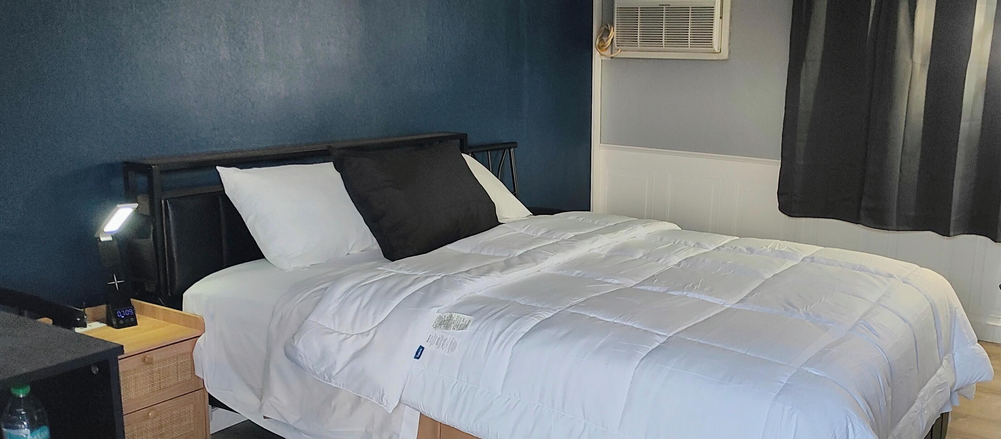 Basic Room | Egyptian cotton sheets, premium bedding, down comforters, pillowtop beds