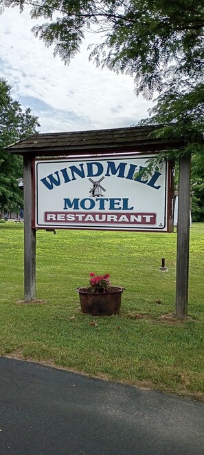 Exterior - Windmill Motel Restaurant  (Bernardston)