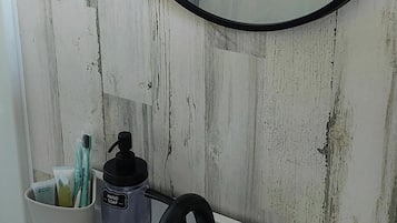 Bathroom | Shower, towels, soap, shampoo