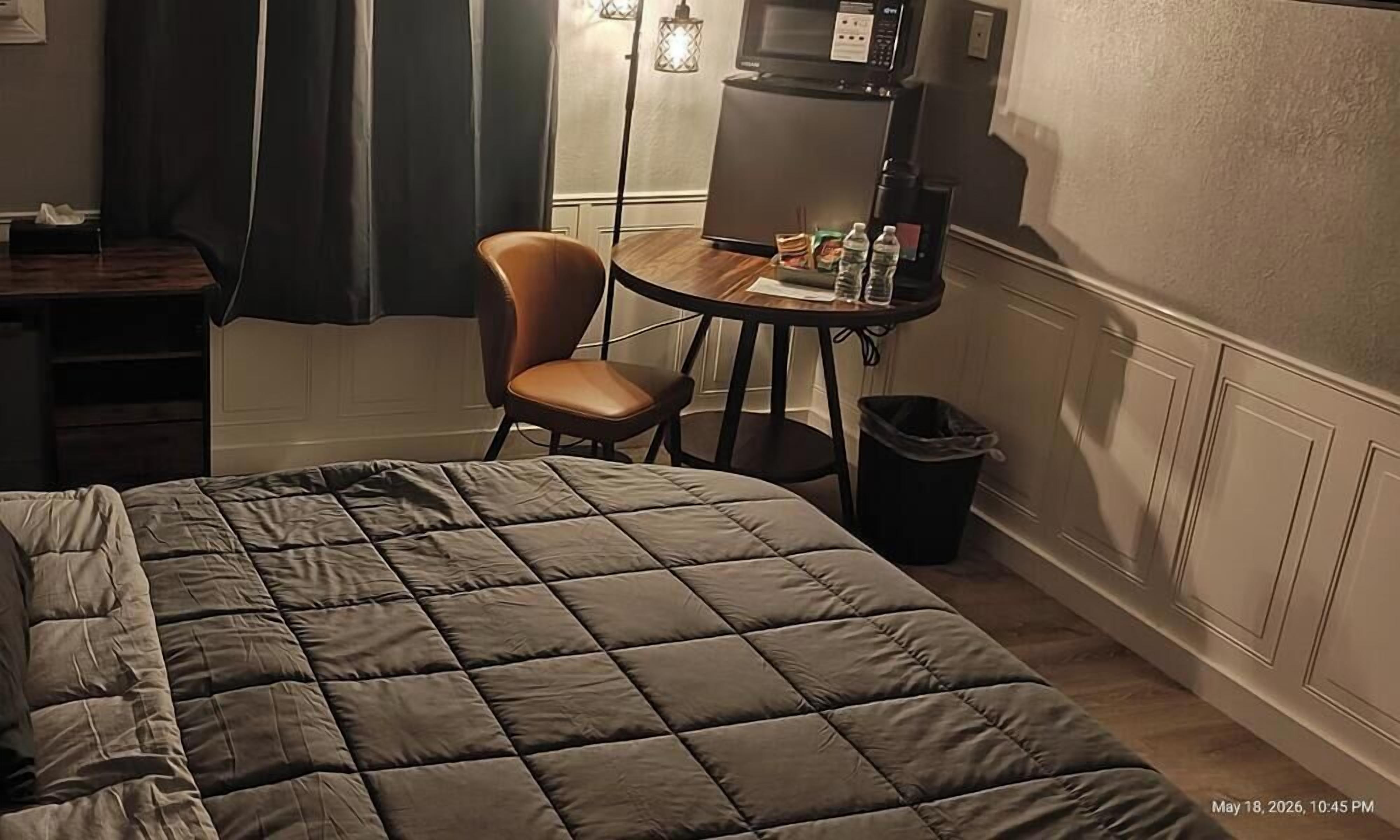 Deluxe Room, 1 Queen Bed, Valley View | Coffee and/or coffee maker