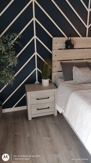 Basic Double Room, Garden View - Windmill Motel Restaurant (Bernardston)