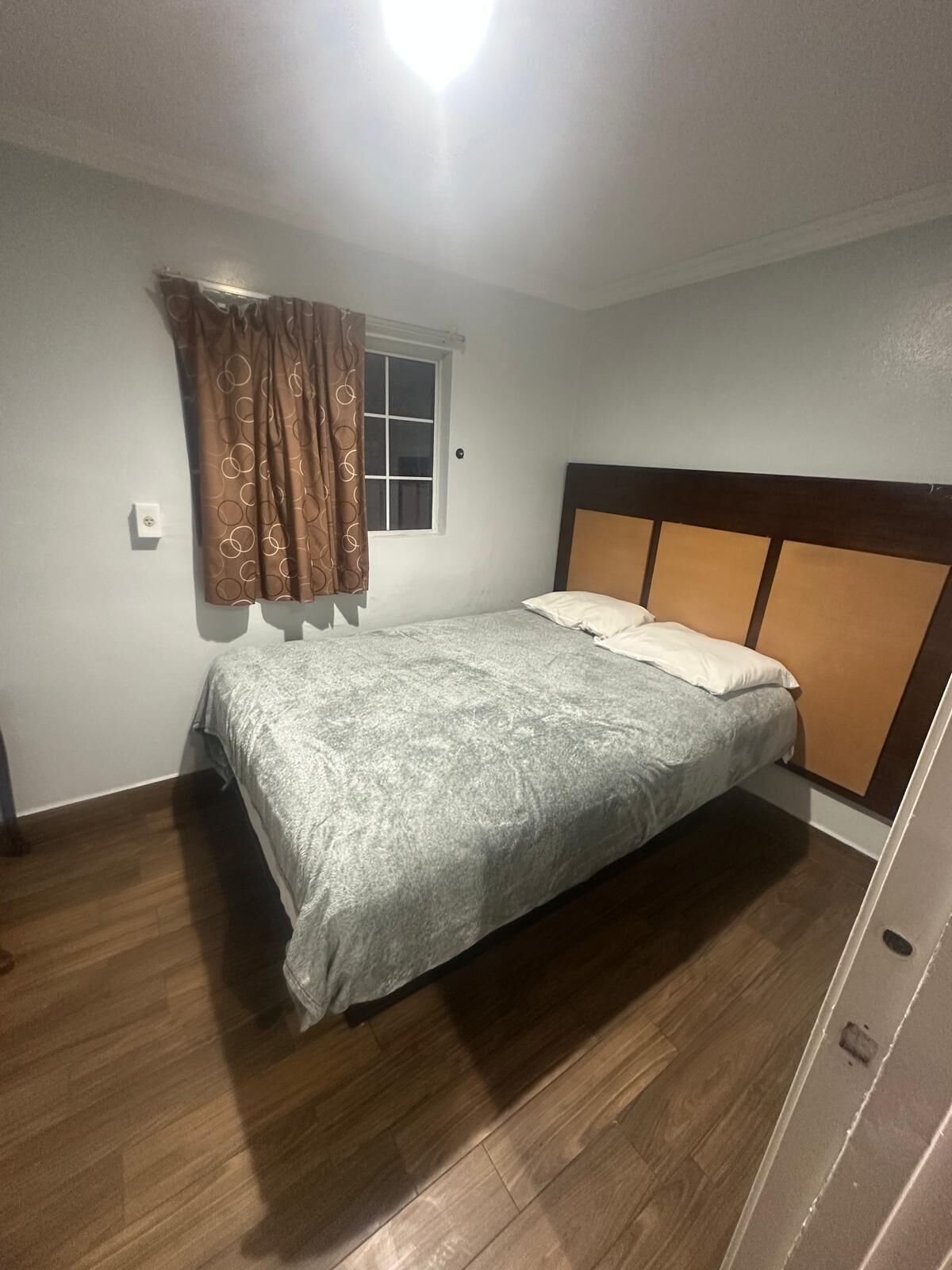 Suite | Desk, free WiFi