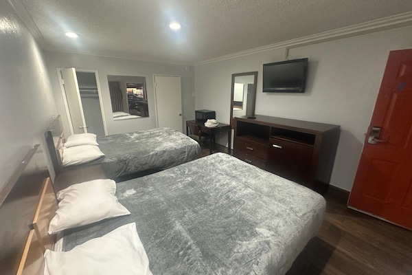 Double or Twin Room | Desk, WiFi (free)