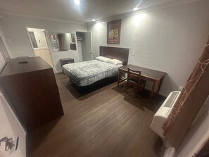 Single Room | Desk, free WiFi