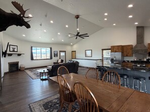 Interior - Spacious 5-bedroom house in fantastic Cody with AC (Cody)