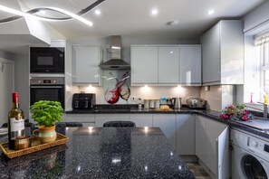 House - Townhouse Harbour Retreat (Scarborough)