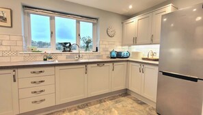2 bedrooms - East Wing Cottage - Peaceful Village Retreat With Tennis Court Access (Scarborough)
