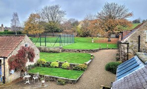 House - East Wing Cottage - Peaceful Village Retreat With Tennis Court Access (Scarborough)