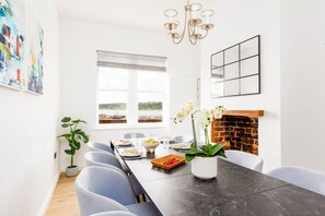 House - Ocean Pearl - Seaside Sanctuary (Scarborough)