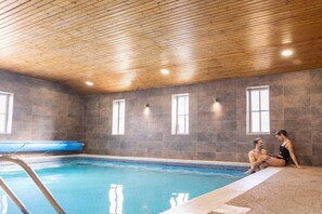 House - Killerby Old Hall w Hot Tub and Swimming Pool (Scarborough)