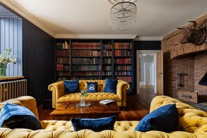 House | 4 bedrooms - Killerby Old Hall w Hot Tub and Swimming Pool (Scarborough)