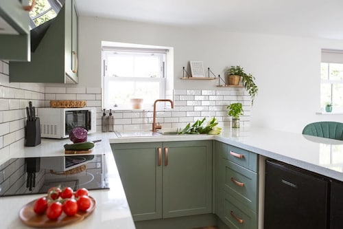 Ivy Mews - Converted Barn in Popular Village