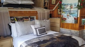 1 dormitorio, tabla de planchar con plancha, wifi y ropa de cama