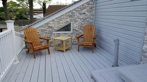 Terrace/patio - Cozy 1-bedroom house in Valley Stream with a beautiful outdoor deck and balcony. (Valley Stream)