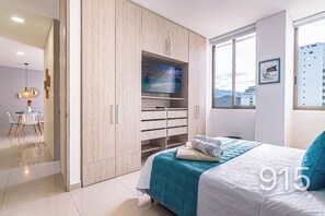 3 slaapkamers, een strijkplank/strijkijzer, internet, beddengoed