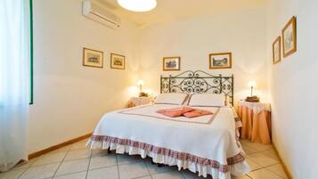 Comfort Apartment, Garden View | Desk, blackout drapes, iron/ironing board, free WiFi